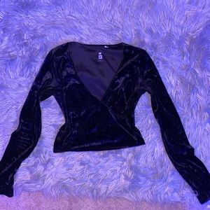 VELVET BLACK CROP TOP